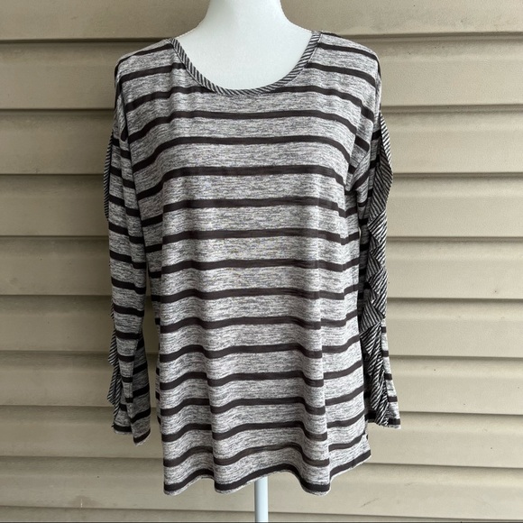 •Mystree• NWT Black and Grey Striped Long Sleeve Tee - Size Small - Picture 1 of 10